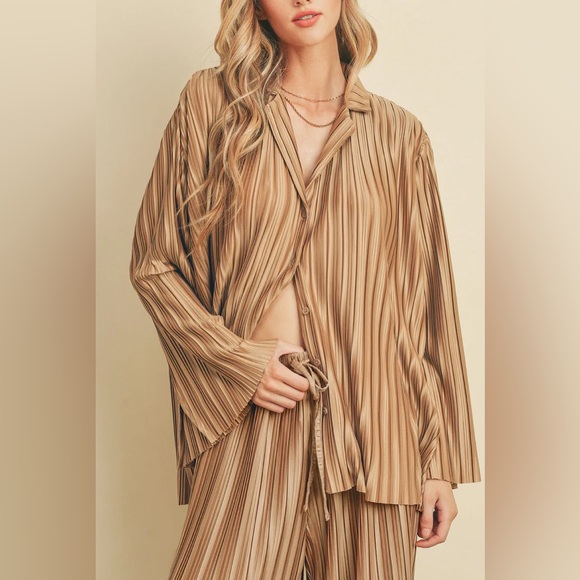 VICI DOLLS GOLDEN PLEATED SET - Picture 3 of 5